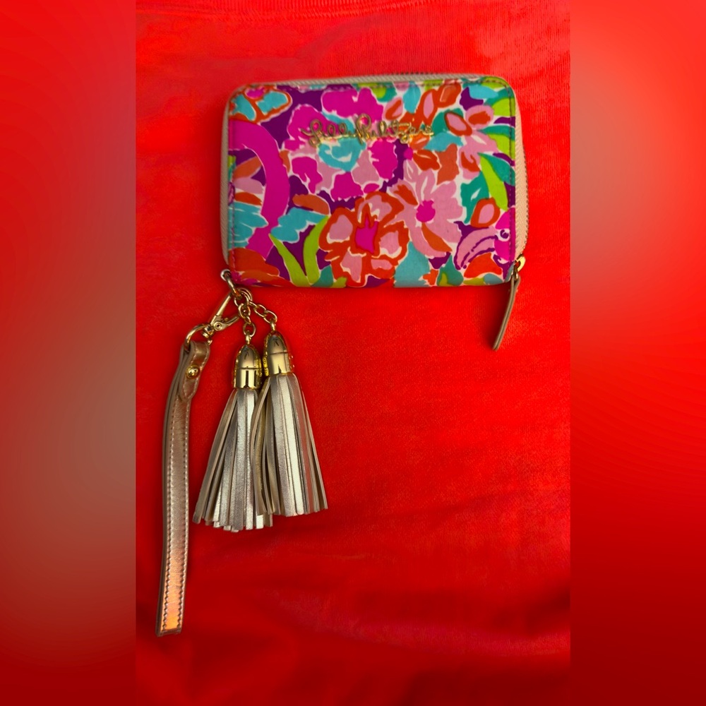 Lilly Pulitzer beautiful wristlet to hold money, credit cards, ID.